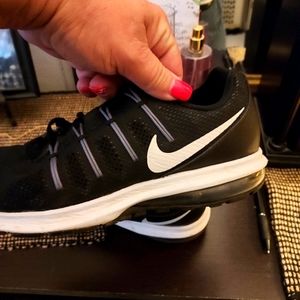 8.5 womens nikes